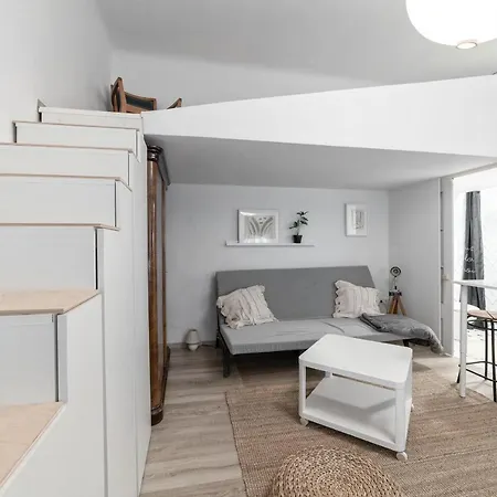 Апартаменты Orangehomes H27 Calm Studio In The City Center