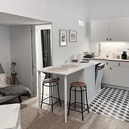 Orangehomes H27 Calm Studio In The City Center Апартаменты