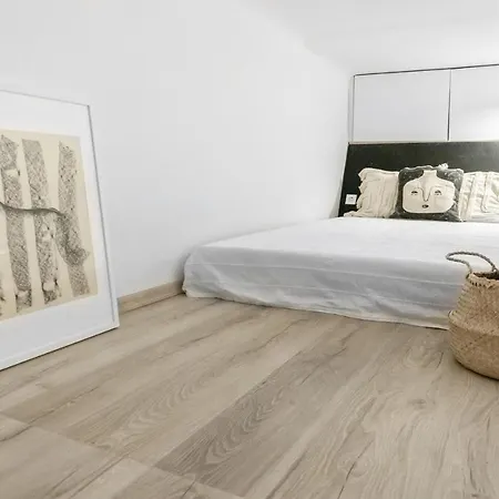 Апартаменты Orangehomes H27 Calm Studio In The City Center
